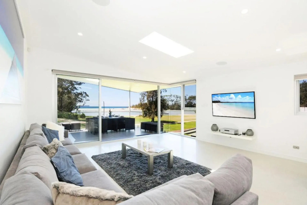 Water View A Luxury Pet Friendly Home Overlooking Moona Moona Creek