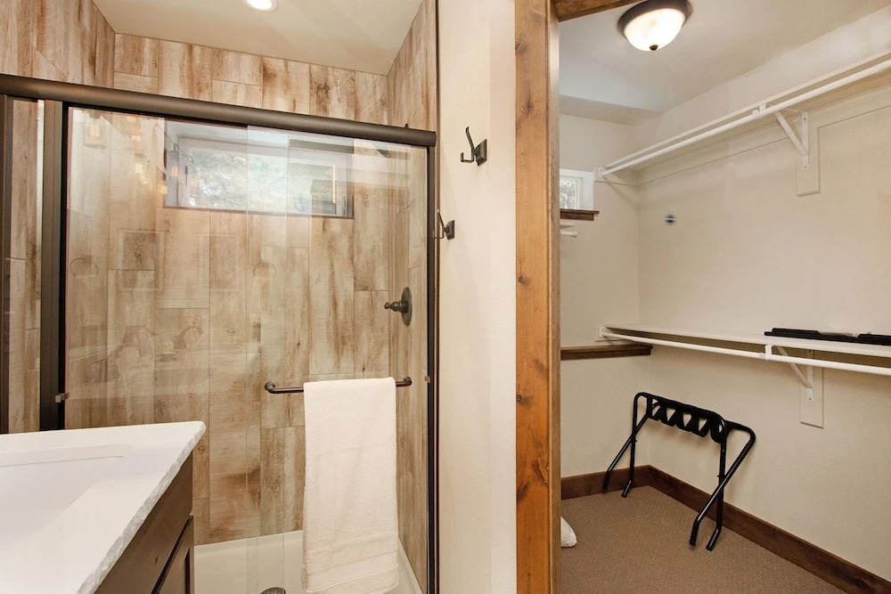 Hawkeye Ridge -- Ev 6189 3 Bedroom Condo by RedAwning