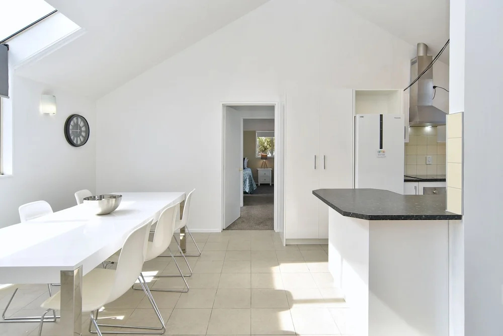 City Haven - 4BR for Families & Friends, Secure Parking