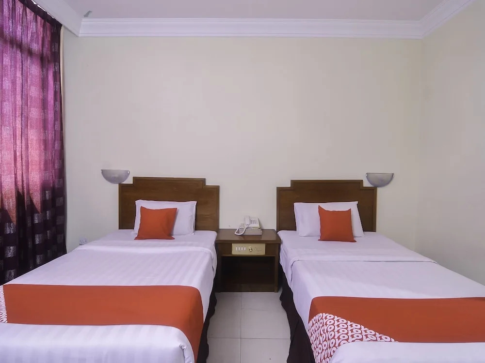 OYO 11342 Liwah Hotel