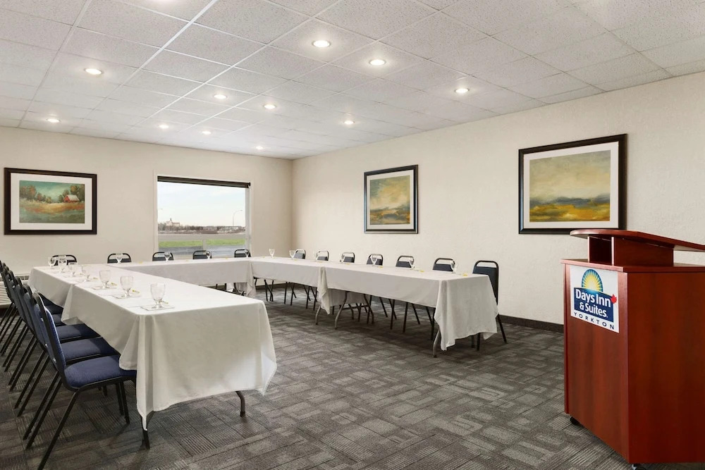 Days Inn & Suites Yorkton