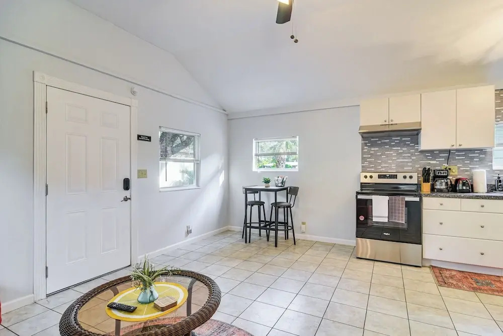 Cozy St Pete Home ~ 2 Mi to Madeira Beach!