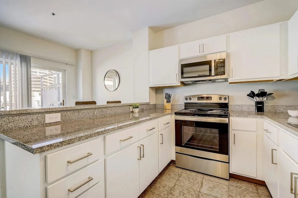 TWO CozySuites Apt w Skybridge Access 4