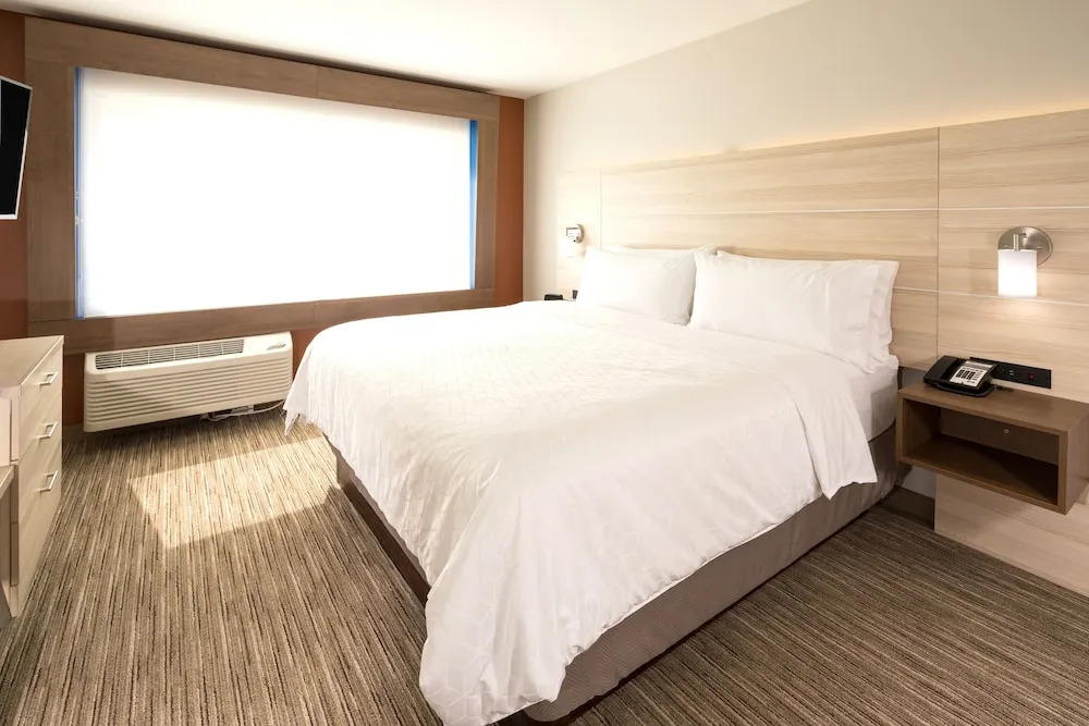 Holiday Inn Express & Suites - Michigan City by IHG