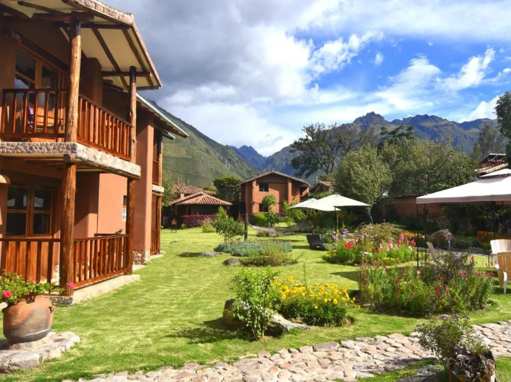 Lizzy Wasi Urubamba