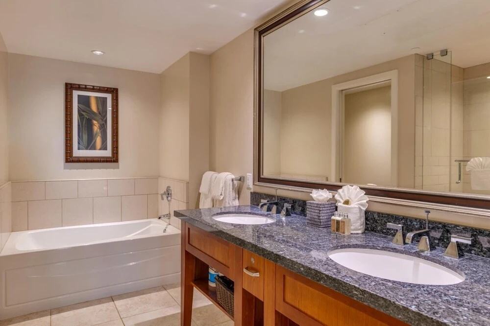 K B M Resorts- Hkk-309 Extra Large 2bdrm, Ocean Views, 3 King Beds, Just 75 Yards From the Ocean!