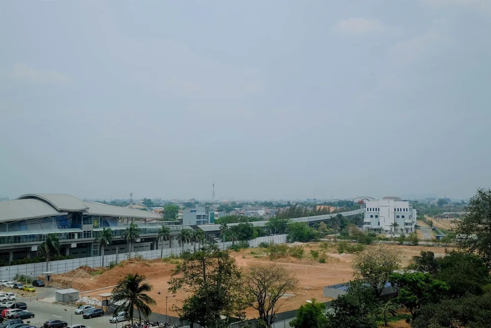 Tifolia Studio Apartment with Double Bed near LRT Station