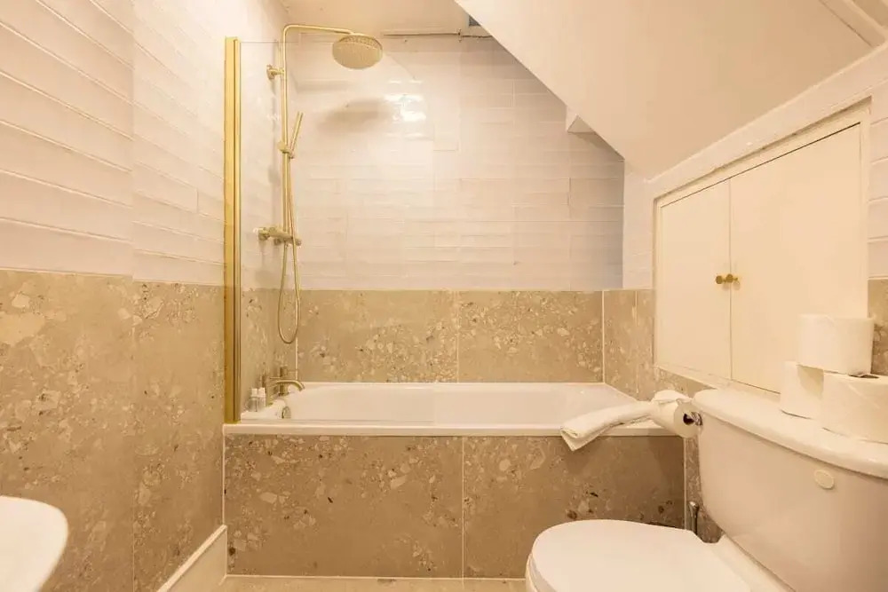 The Abinger Place - Inviting 2bdr House With Study Room & Garden