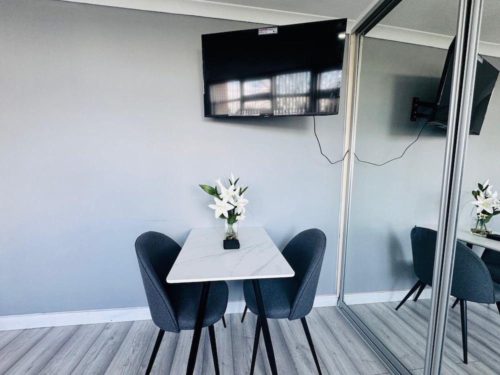 Home Studio  Free Parking Prime Location