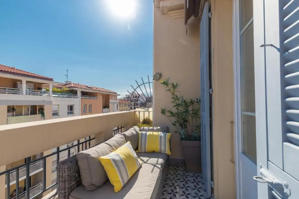Cosy 2 Bdrs-Terrace near GaribaldiVieux NicePort