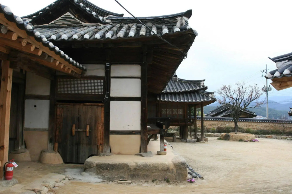 Geochang Choongsindang Donggae Jeongon Gotek