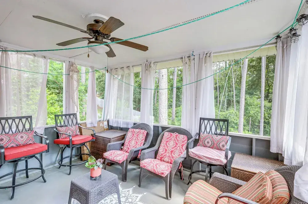Pool & Tennis Court Access: Home in Warner Robins