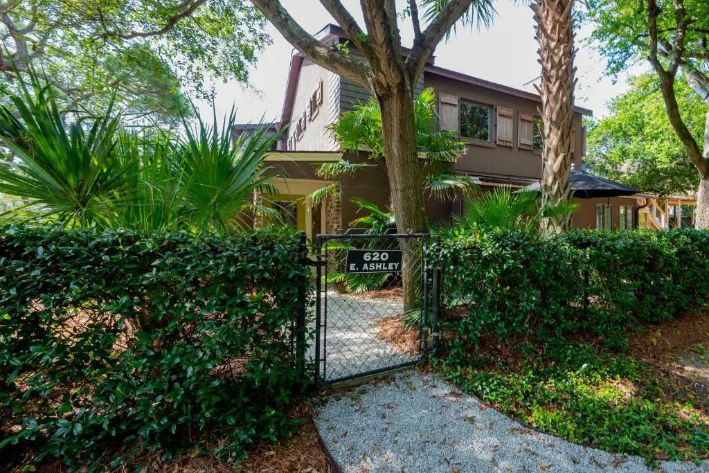 Folly Vacation 620 Entire Home plus Apt, one block to the beach and pet friendly