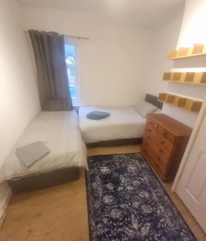 Budget 4 BedRoom house,Entire place.Sleeps 10
