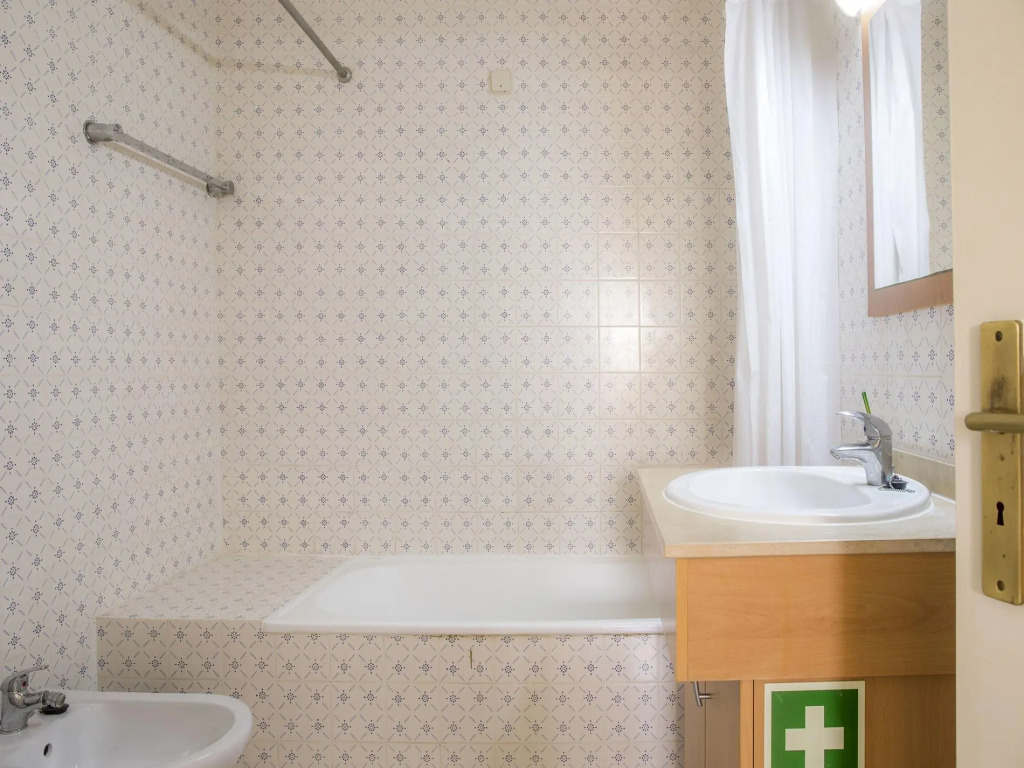 A27 - Secluded Apartment 2 Minutes from the Center