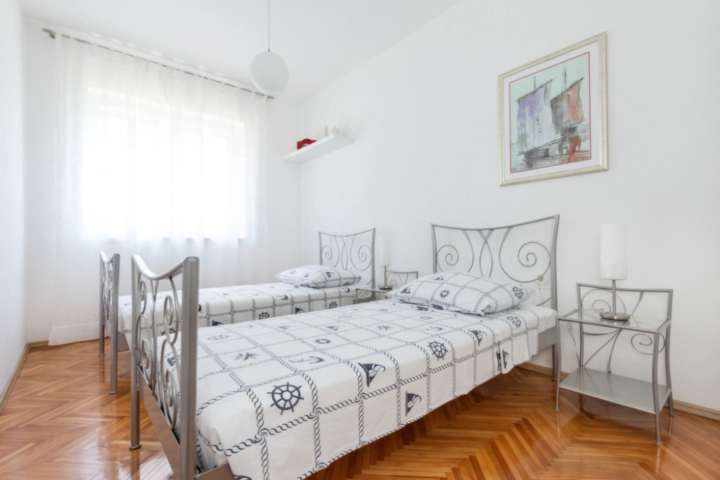 Apartment Neven - comfortable & great location: A1 Split, Riviera Split