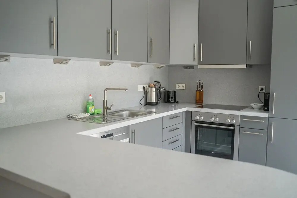 Exquisite 3BR Penthouse w Balc TV & Prkg