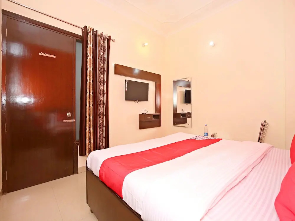 OYO 16697 Hotel Randhawa
