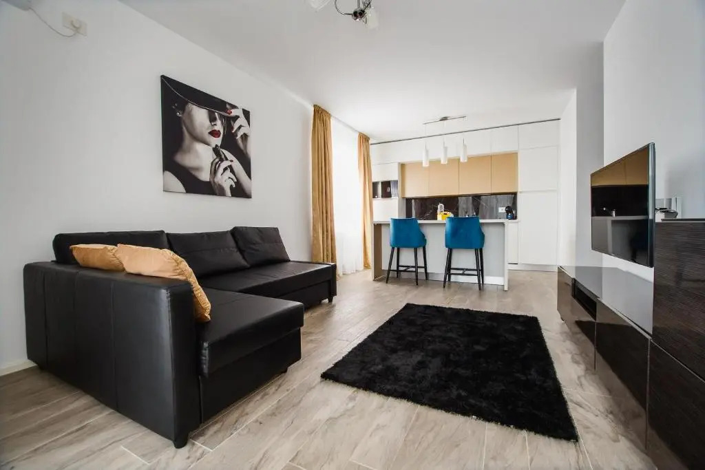 No. 10 - The Penthouse in City Center
