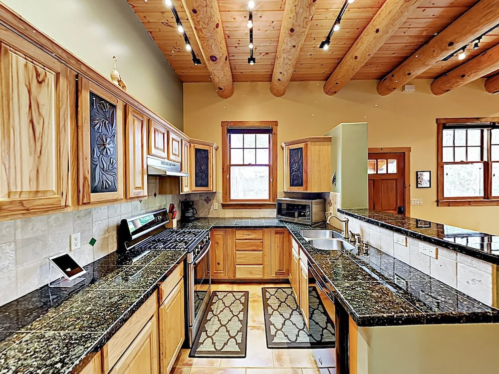 New Listing! Modern Adobe Condo W/ Fireplace Condo