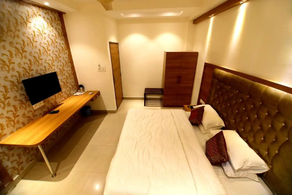 Capital O 30381 Hotel Sarin Inn Heritage