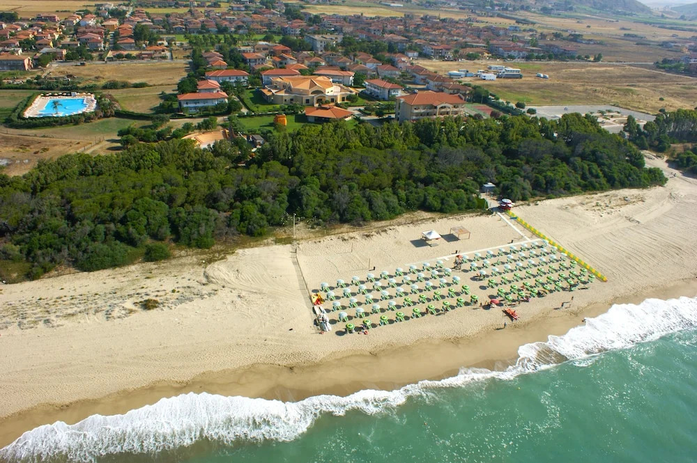 Madama Club Village