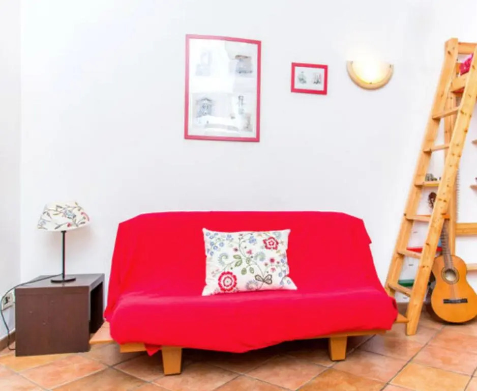 Studio with enclosed garden and wifi at Roma