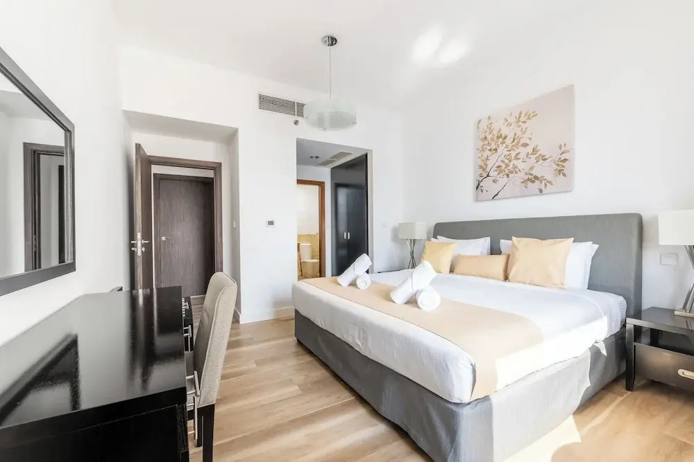 Luxe Marina View Retreat - 2BDRM