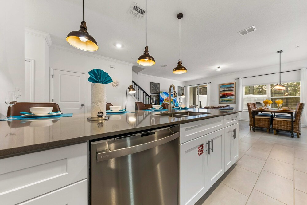 South-Facing Pool 5BR Storey Lake Lazy River 2437