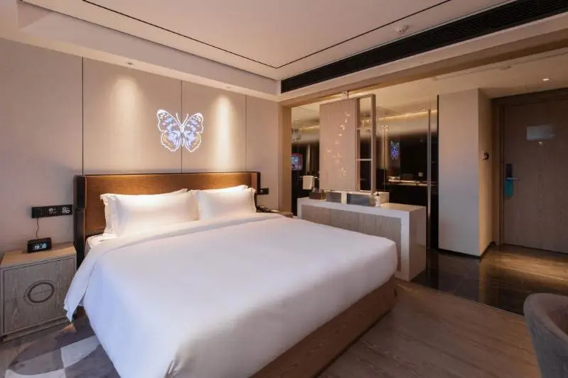 Paco Hotel (North Square Branch of Maoming HSR Station)