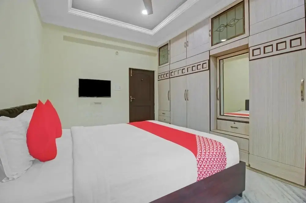The Royal Rose Residency