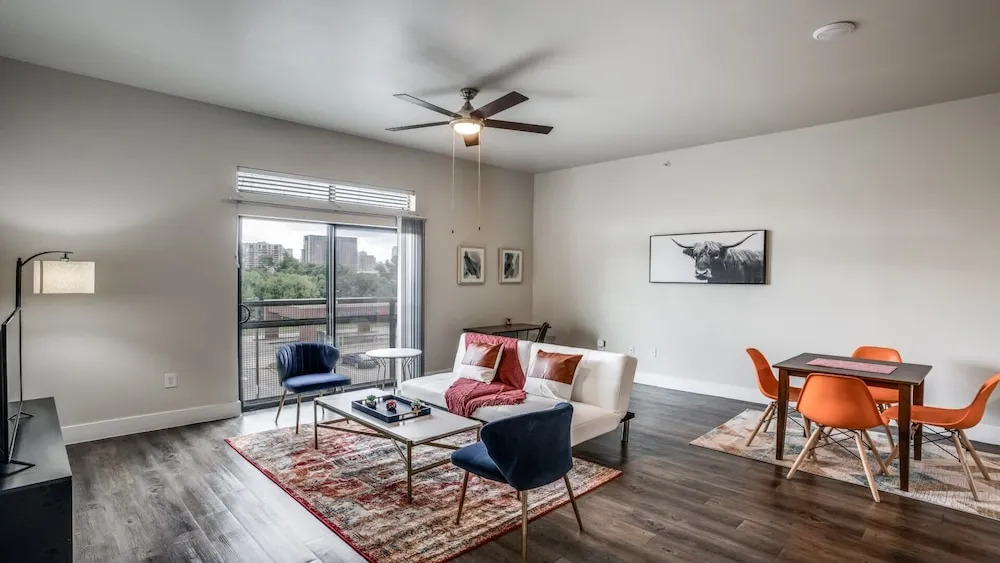 Luxurious 2BR with high ceilings and skyline views | by CozySuites