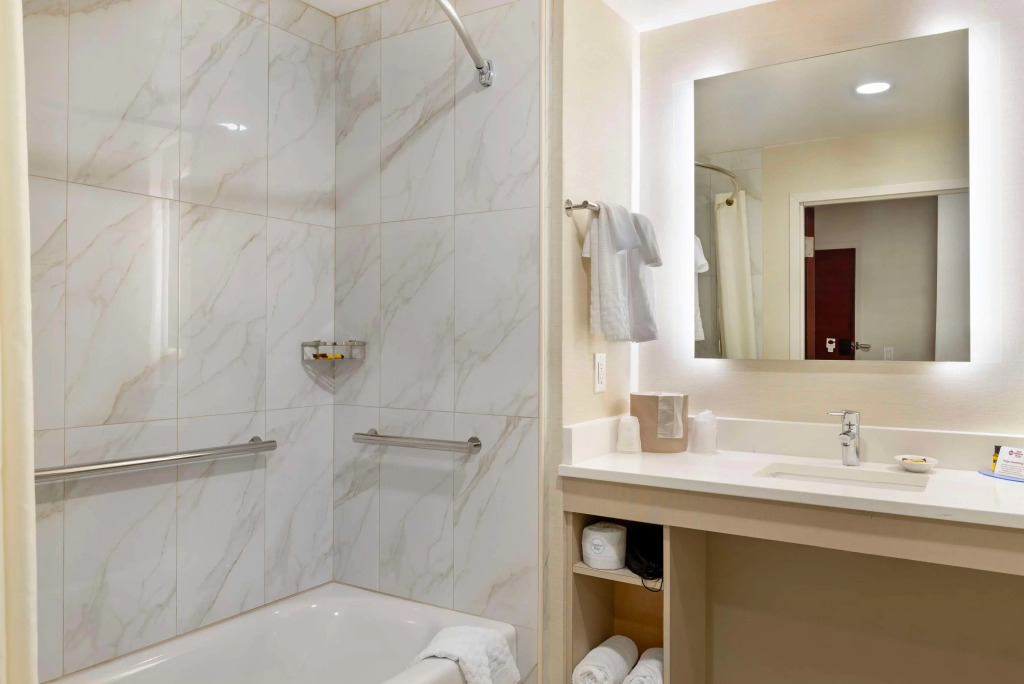 Best Western Plus Crossroads Inn & Suites