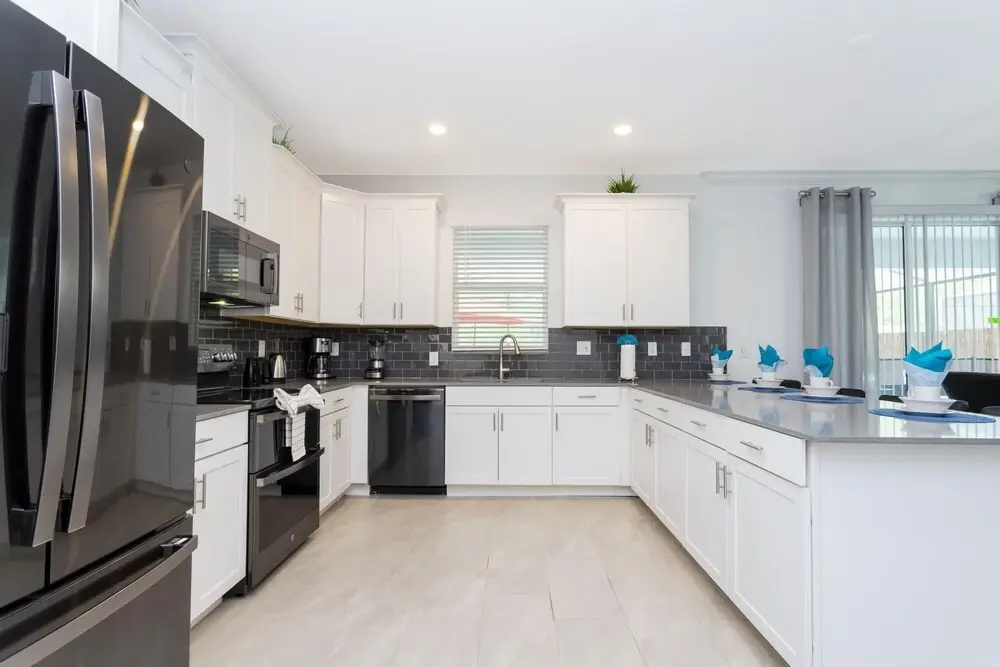 Stunning 8 Bd Single Family w Pool Storey Lake 2718
