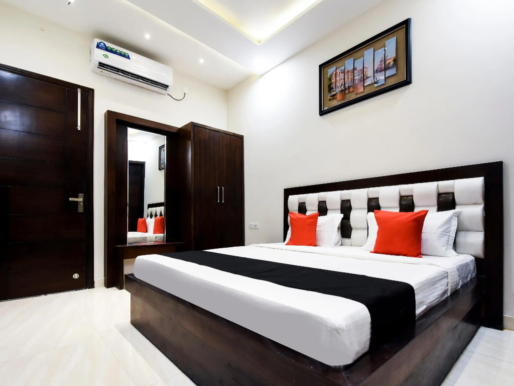Capital O 60496 Hotel Avera