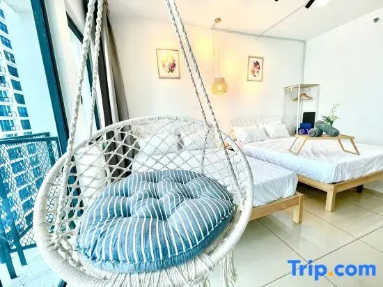 R 1-5Pax Cozy Home SetiaAlam 100mpsWifi&TV Trefoil