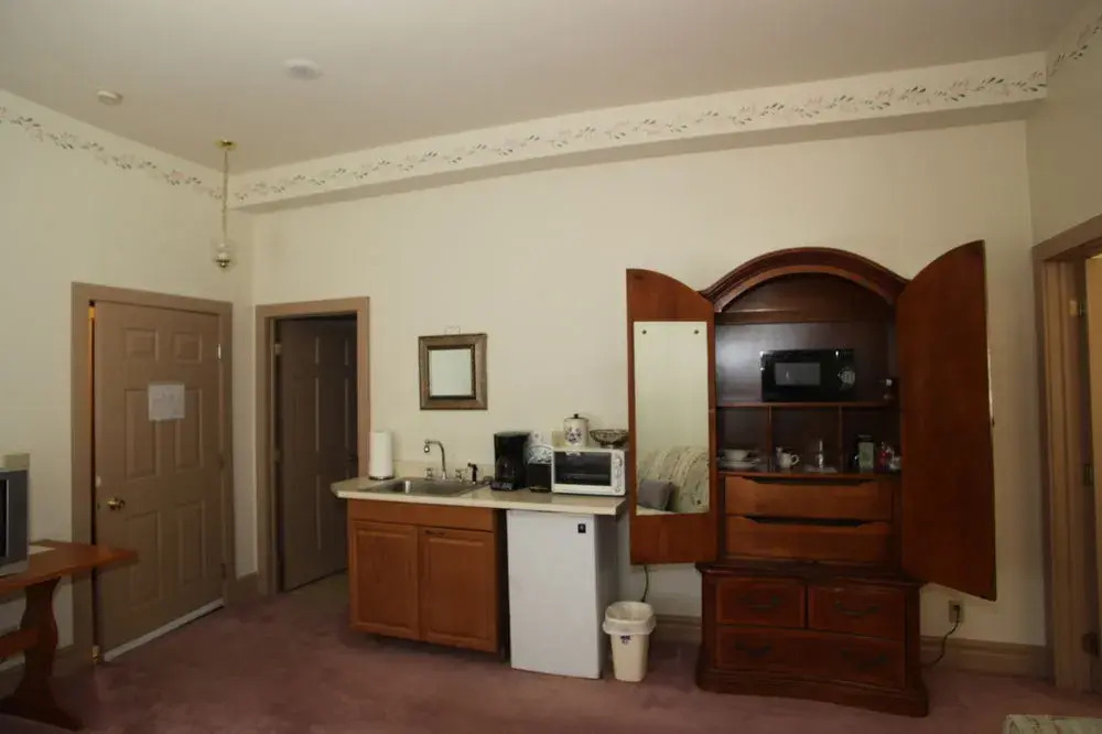 Oak Valley Inn and Suites
