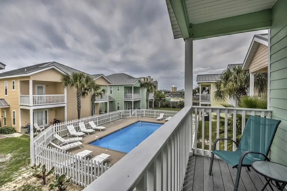 6717 Beach Drive - 1977178