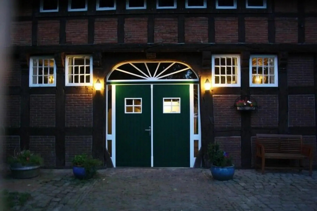 Bauernhaus am Fluss