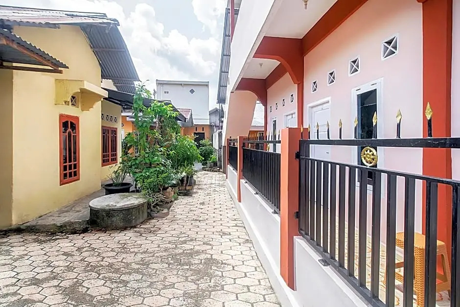 OYO Life 2888 Nayni Kost