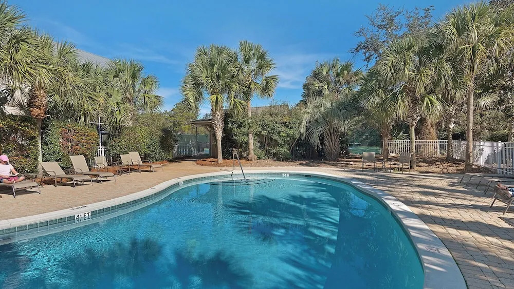 Bright & Beachy, 6 Minutes to the Gulf, 2 Pools, Tennis