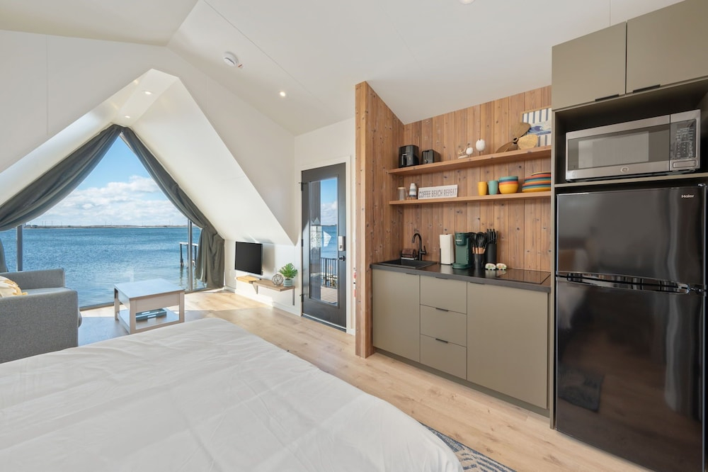 Waterfront A-Frame Panoramic Sunset Views