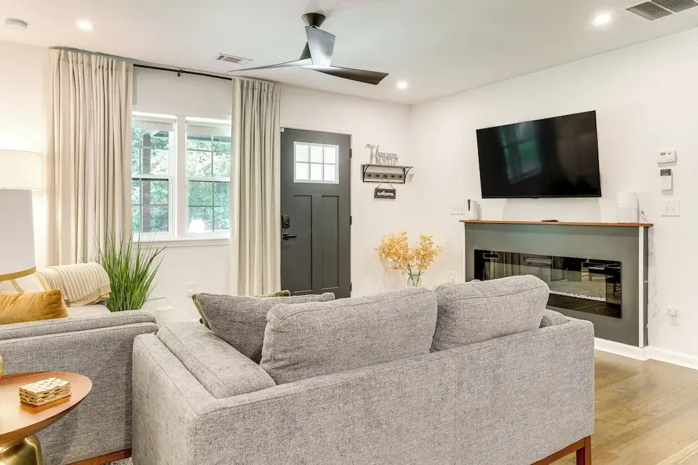 5 Mi to Dtwn Atlanta: Family Home w/ Fenced Yard