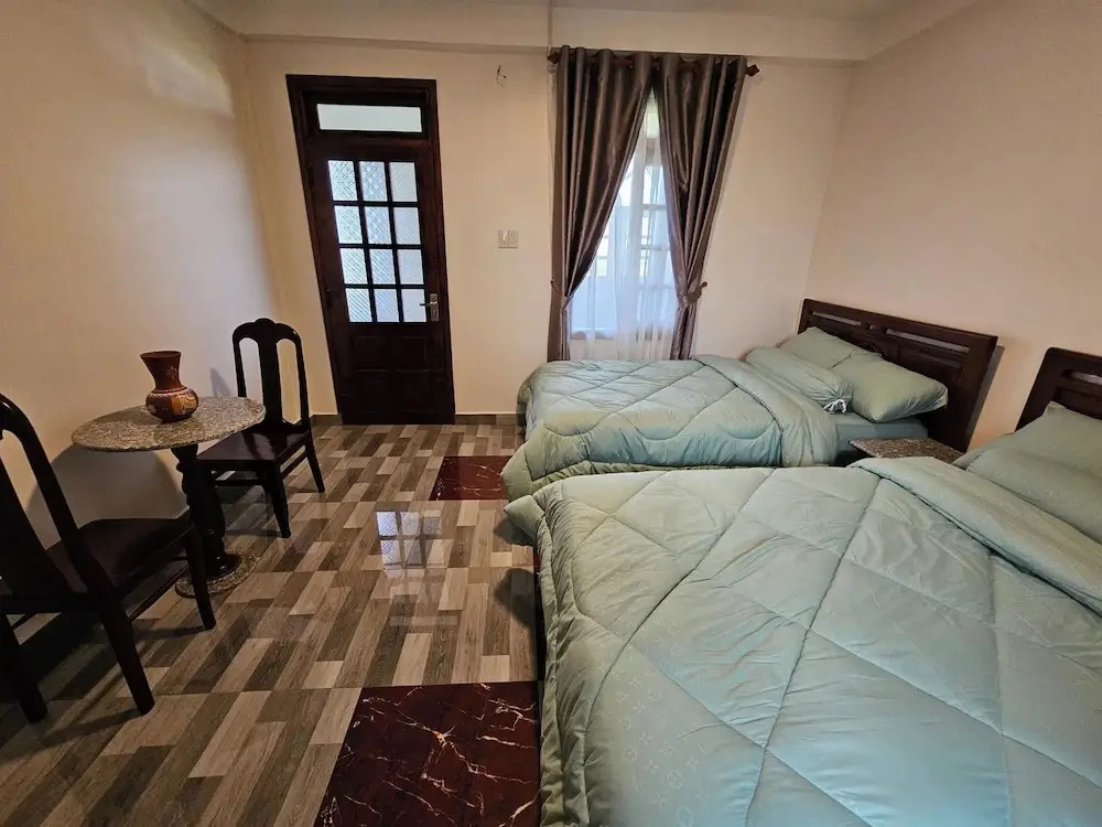 H&H Diamond Nail Hotel