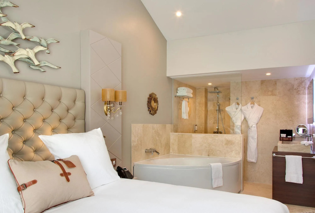 Grand Hotel Des Sablettes Plage, Curio Collection By Hilton