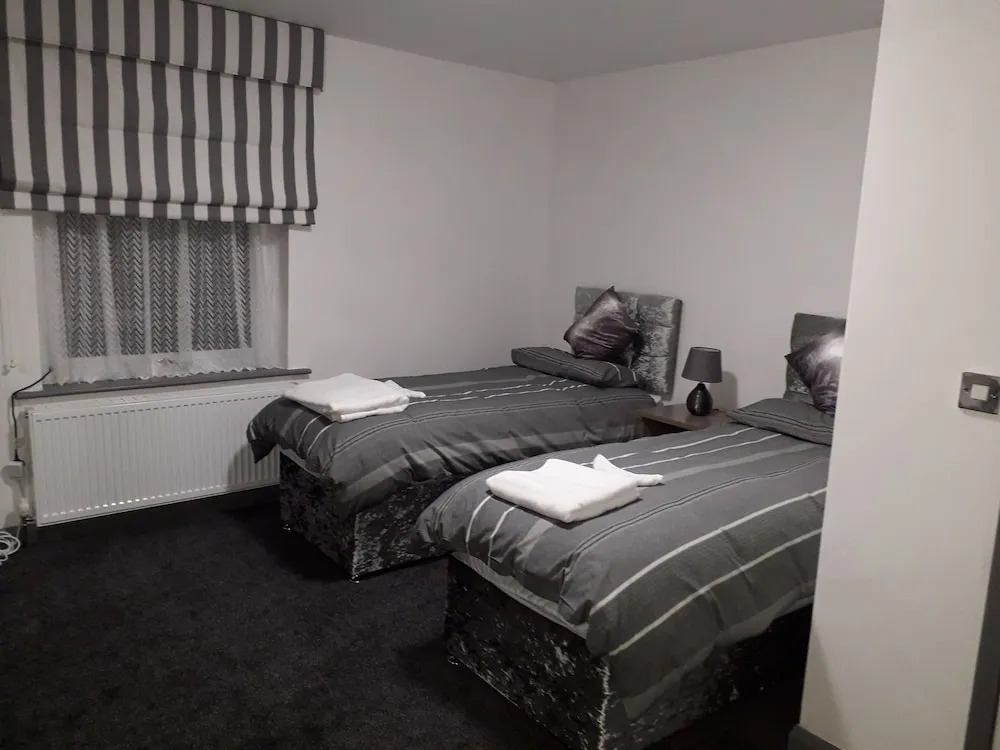 THE NEW Accommodation FREE complimentary breakfast and parking