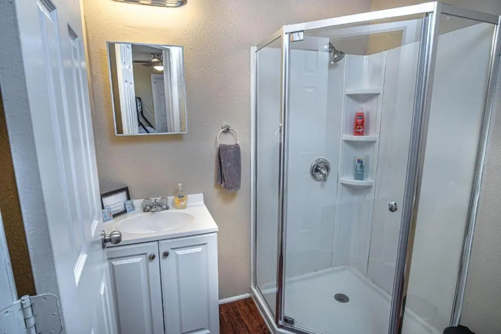 Nice 3B 2BA Near Downtown 2 Min AtandT Center