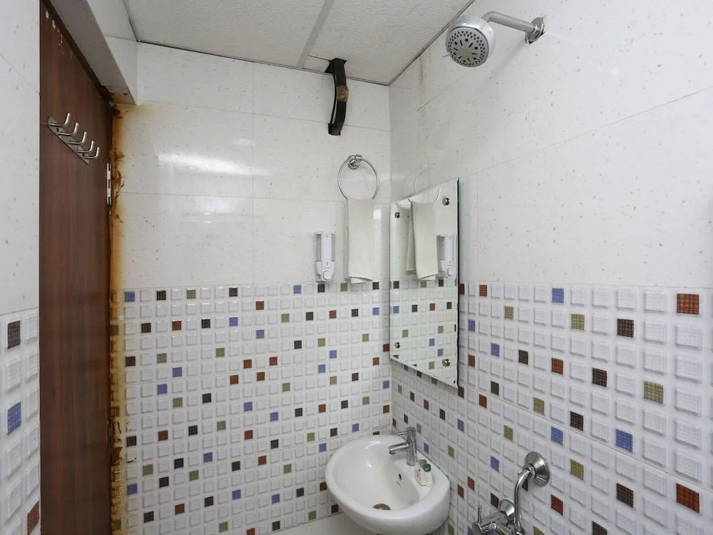 OYO 8961 Hotel RR Palace