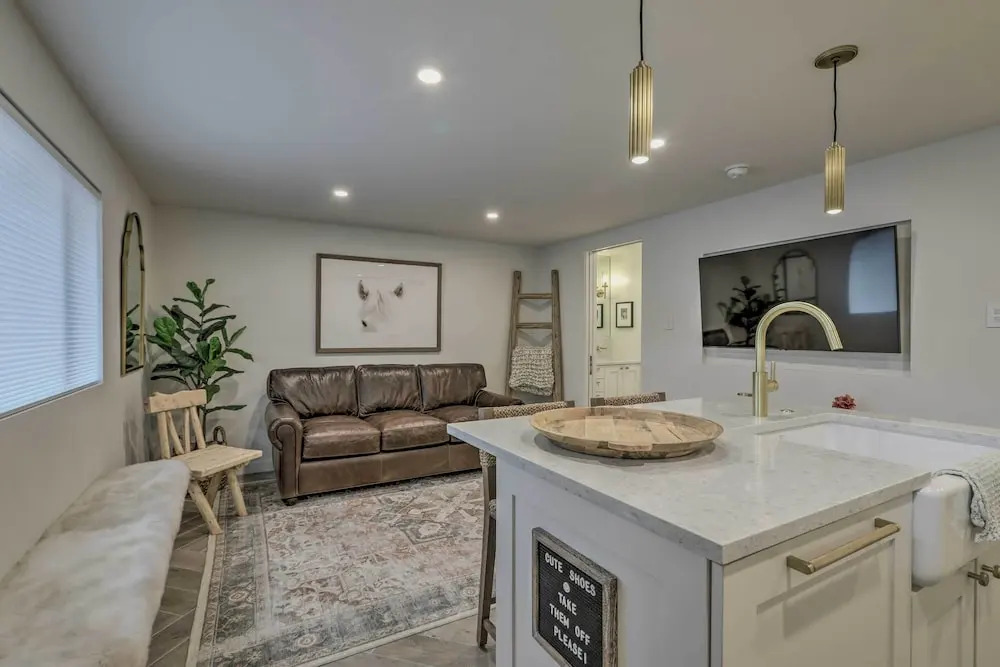 Aspen Condo w/ Mountain Views & Ski Access!