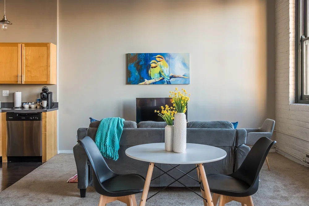 FRONTDESK East 8 Loft Apts Downtown Cincinnati